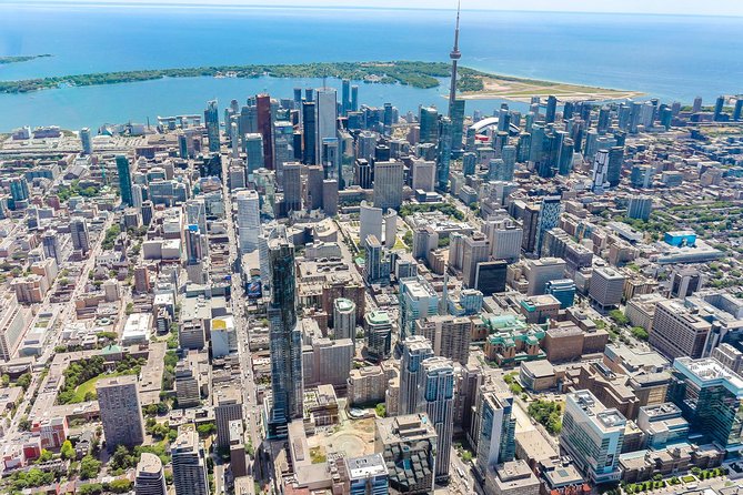 14-Minute Helicopter Tour Over Toronto - What the Route Looks Like in the Sky