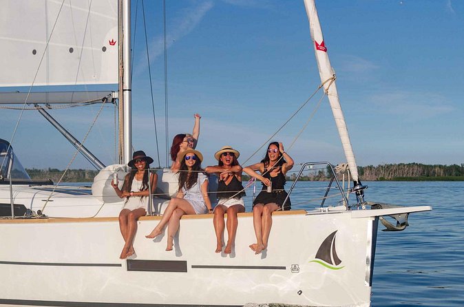 2hr Shared Sailing Experience in Toronto - Beanbags, blankets, and choosing your role on board