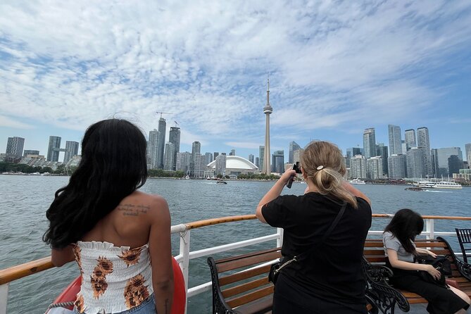 60-Minute Toronto Sightseeing Harbour Tour - Entering the Oriole at Toronto Harbour: Where to Sit