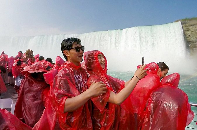Best of Niagara Falls Canada Tour with Voyage to the Falls Boat - Walking Distance and Timing: 2.5 km Is Not Nothing