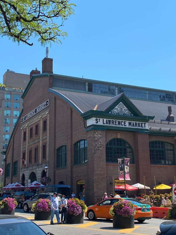 Downtown Toronto: Walking tour experience. English/Spanish - Chinatown: real streets, real food energy, real traditions