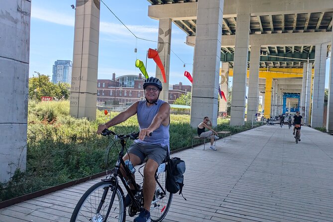 E-bike Toronto's Dynamic Neighbourhoods - Bloor Street Cultural Corridor and Graffiti Alley: two kinds of creativity