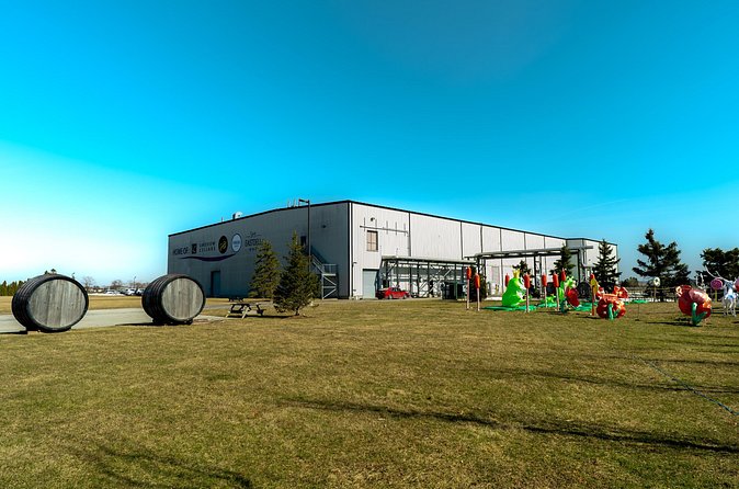 Epic Wine and Waterfall Tour - Niagara-on-the-Lake City Hall Break: Shop, Eat, and Walk (1 Hour)