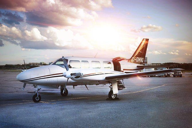 Exhilarating 120km Aerial Tour of Toronto with iflyTOTO - VIP Lounge, Host-Assisted Camera Photos, and a More Personal Check-In
