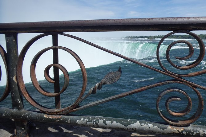 Fall for Niagara Tour - Whirlpool Rapids and Aerocar: quick photo stops that still pay off