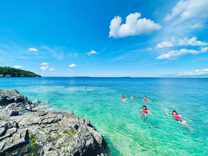 From Toronto: Bruce Peninsula Guided Hiking Day Trip - The Grotto hike: turquoise water, cliffside views, and time to cool off