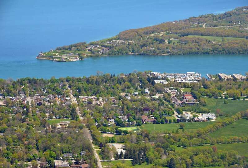 From Toronto: Niagara Falls Evening Tour With Boat Cruise - Table Rock Welcome Centre and Sheraton Fallsview Dinner