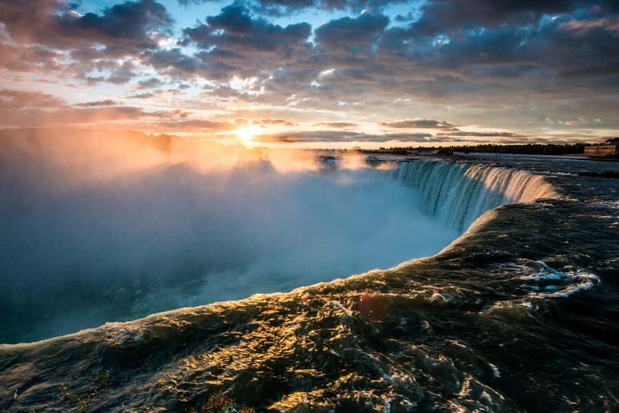 From Toronto: Niagara Falls Tour with Cruise & Maple Tasting - Maple tasting plus chocolate and fudge: a sweet break you’ll remember