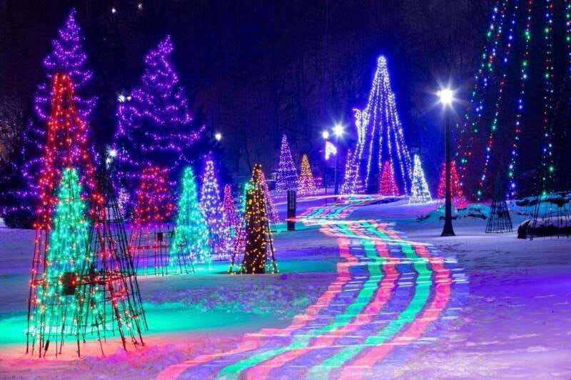 From Toronto: Winter Festival of Lights Niagara Falls Tour - Niagara Parkway stops: floral clock, power station, and the whirlpool view