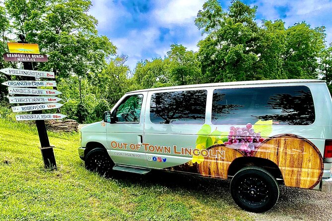 Full-Day Group Wine Tour (with cheese and charcuterie) in Niagara-on-the-Lake - Olde Towne break: using your one hour in Niagara-on-the-Lake wisely
