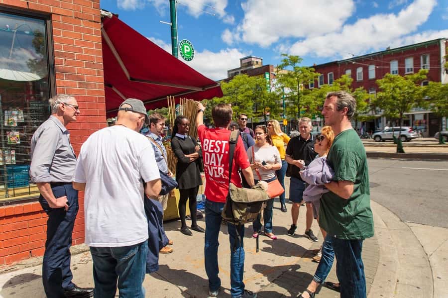 Hidden Toronto: Kensington Market & Chinatown Walk - Eco-minded touring without turning it into a lecture