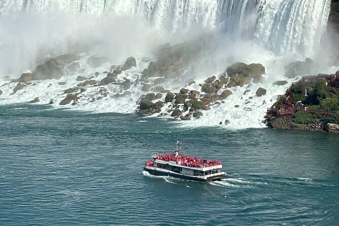 Hornblower Boat and Walking Tour of Niagara Falls - Behind the Horseshoe Falls walk: the value of seeing it from ground level first