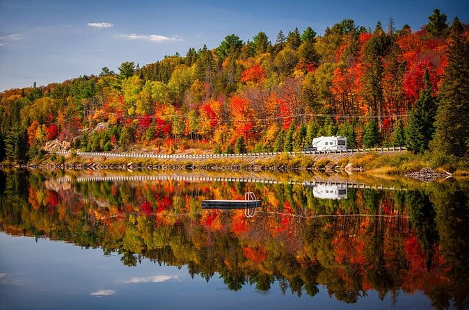 Lake Muskoka and Algonquin Small Group 1-Day Tour From Toronto - Huntsville: town time between lakes and park