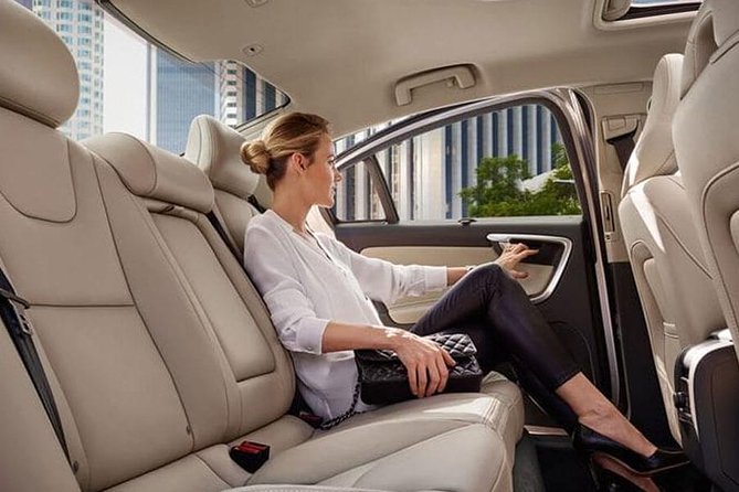 Low Cost :- Hire Full or Half Day Executive Luxury Car Services in Toronto - Pickup that starts your day on the right note