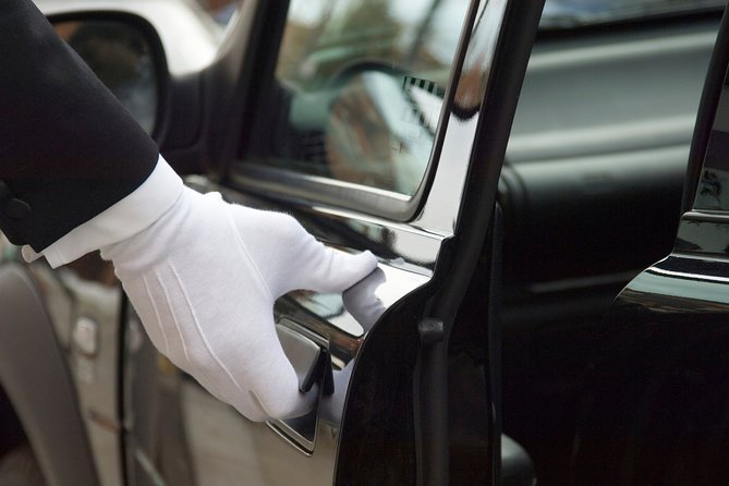 Low Cost :- Hire Full or Half Day Executive Luxury Car Services in Toronto - Luxury sedan basics: fitting people and luggage