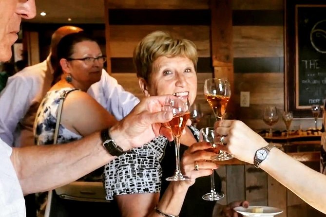Lunch in the Vineyard: A Scenic Niagara Wine Tour Experience - Group vibe and your guide: why Karen’s name shows up