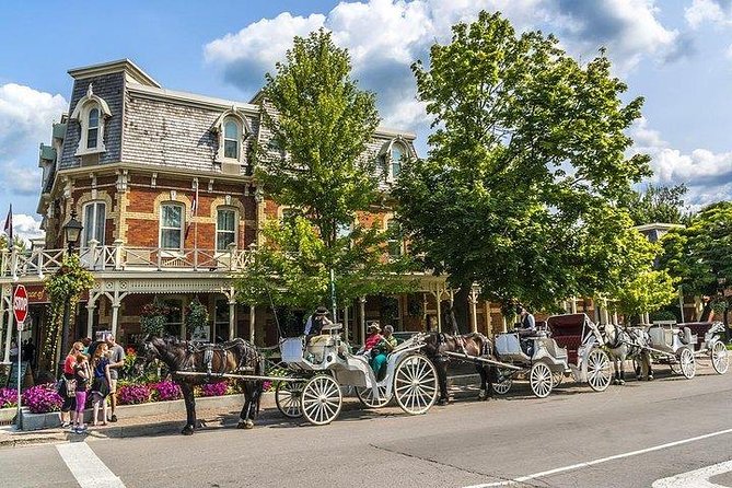 Luxury Day Trip: Niagara on the Lake, Wine & Falls from Toronto - Niagara Parkway stops: Floral Clock and the small photo moments that matter