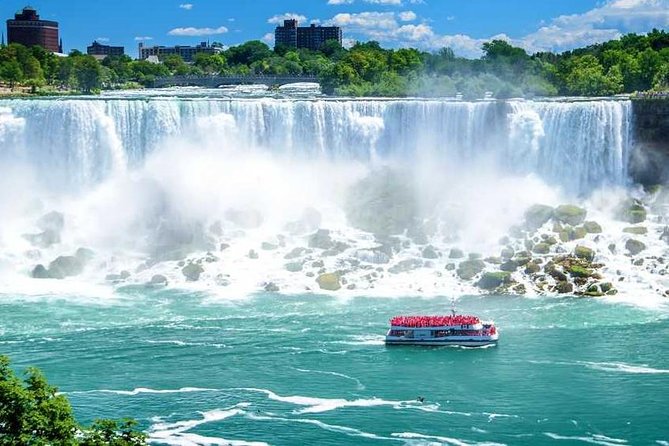 Luxury Day Trip: Niagara on the Lake, Wine & Falls from Toronto - History from the van: Welland Canal, Mackenzie Printery, and Fort George