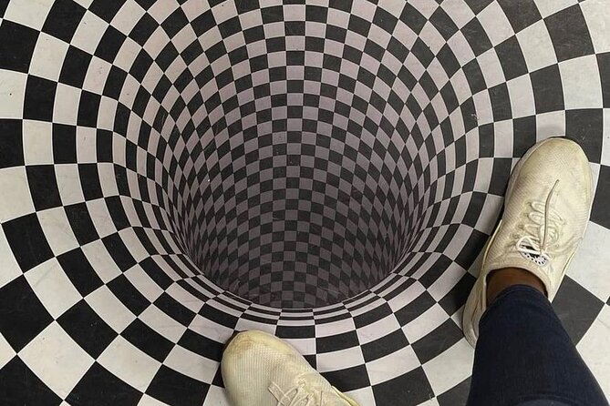 Museum of Illusions Admission in Toronto - Museum of Illusions Toronto in one hour: what you’re paying for