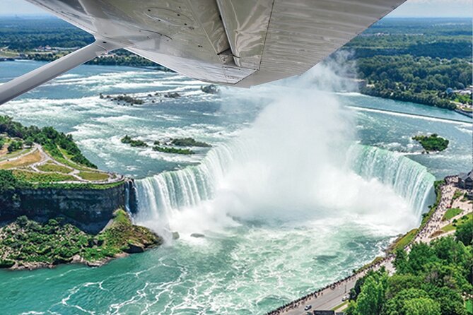 Niagara Falls Breathtaking Aerial Tour on Plane with iflyTOTO - Seating and photo angles: the difference between good and great shots