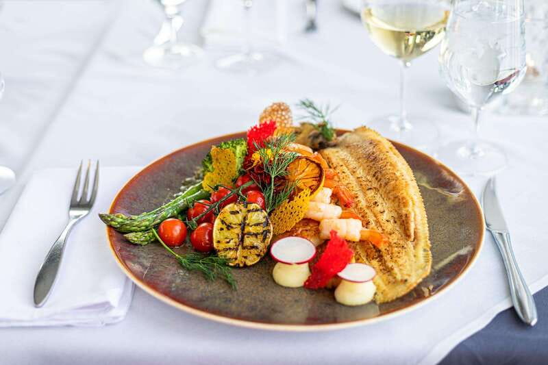 Niagara Falls, Canada: Dining Experience at The Watermark - The big idea: dinner that starts with the view