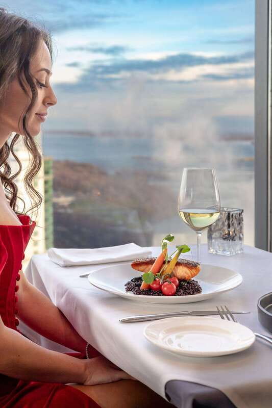 Niagara Falls, Canada: Dining Experience at The Watermark - Service and room atmosphere: what tends to impress