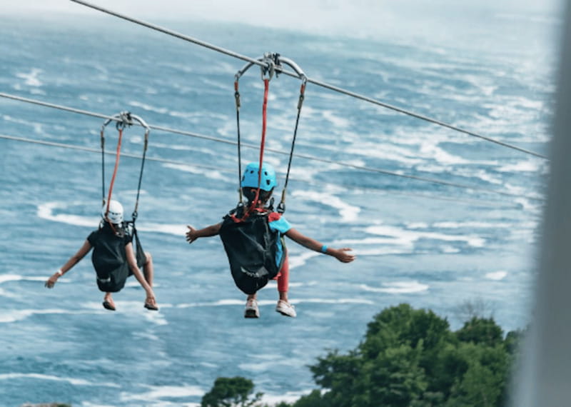 Niagara Falls, Canada: Early Bird Zip Line to The Falls - The flight itself: 67 meters above the gorge, past the American Falls