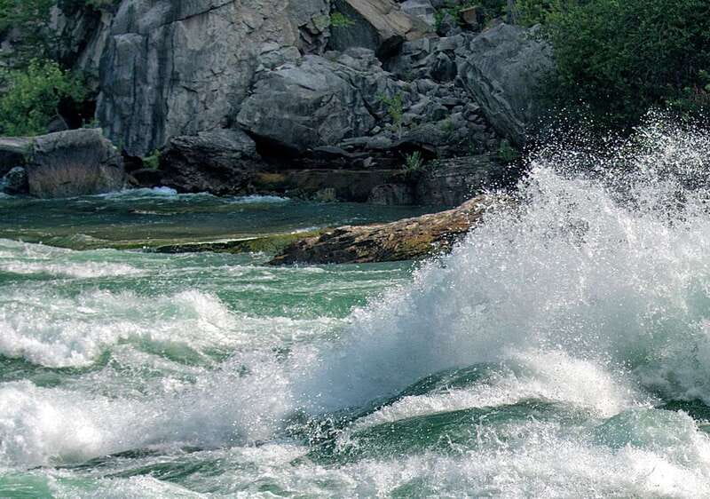Niagara Falls, Canada: Sightseeing Tour with Boat Ride - Journey Behind the Falls: 130-Year-Old Tunnels 125 Feet Down