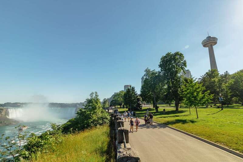 Niagara Falls, Canada: Skylon Tower Observation Deck Ticket - Day vs night: Illumination of the Falls and fireworks planning