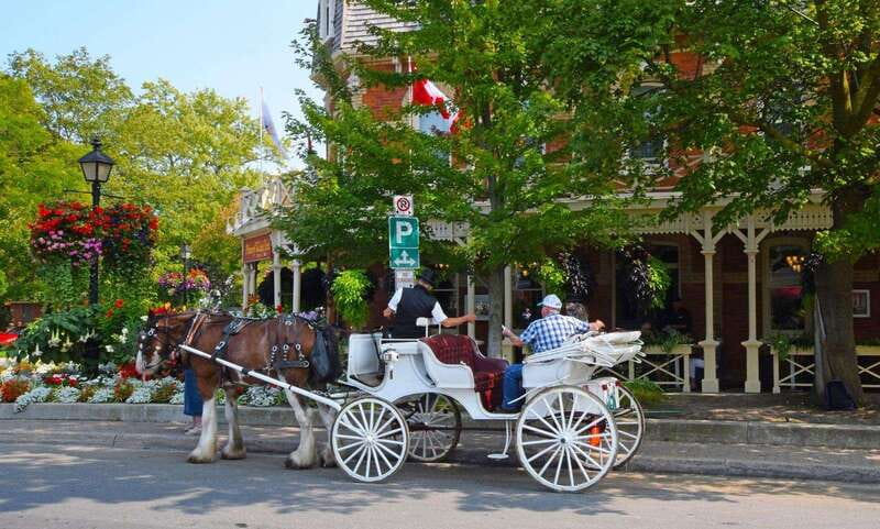 Niagara Falls: Canada with a Portuguese-speaking guide - Clifton Hill for free time: fun without losing the day’s structure