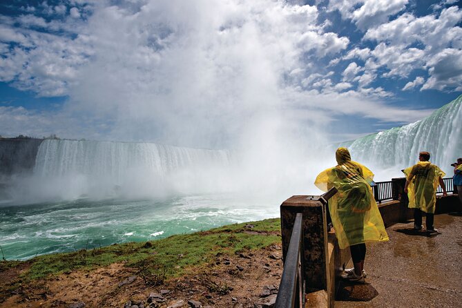 Niagara Falls Day Tour from Toronto Airport - Maple syrup and the local flavor pause