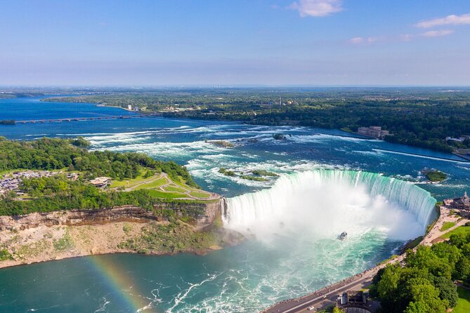Niagara Falls Day Tour from Toronto with Boat Cruise and Lunch - Niagara-on-the-Lake: The One-Hour Town Stroll That Feels Different
