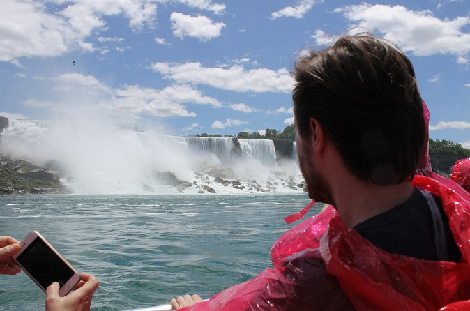Niagara Falls Day Tour from Toronto with Wine Tasting - Wine tasting and the included maple syrup: what actually gets provided