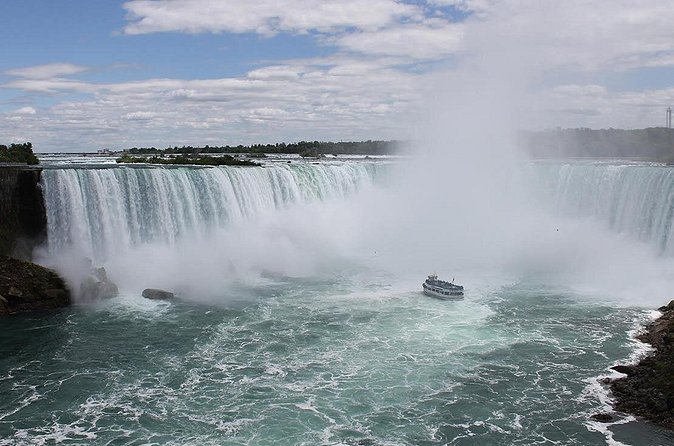 Niagara Falls Day Tour from Toronto with Wine Tasting - Guide style and pacing: what to expect on board