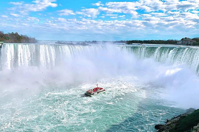 Niagara Falls Eco Walking Tour with Boat Cruise - Timing and walking level: how the hour adds up