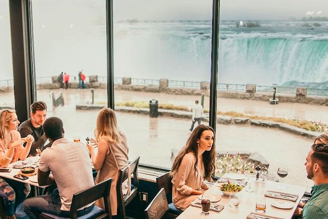 Niagara Falls Evening Tour with Boat, Dinner & Illumination Tower - Comfort on the Mini-Coach: What to Pack and What to Expect
