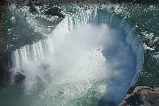 Niagara Falls Grand Helicopter Adventure - The route beyond Niagara Falls: wine country, Queenston, and power on the fly