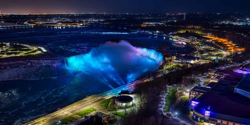Niagara Falls: Guided Night Tour w/ Dinner & Hotel Transfer - Inclined railway and a walk: it’s part of the night, so wear good shoes