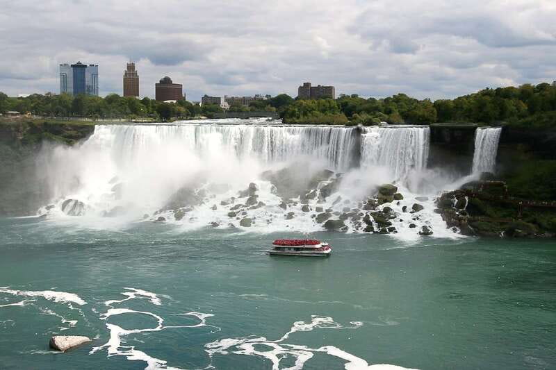 Niagara Falls, ON: Helicopter Ride with Boat & Skylon Lunch - Should you book the Niagara Falls Helicopter Ride with Boat and Skylon Lunch?