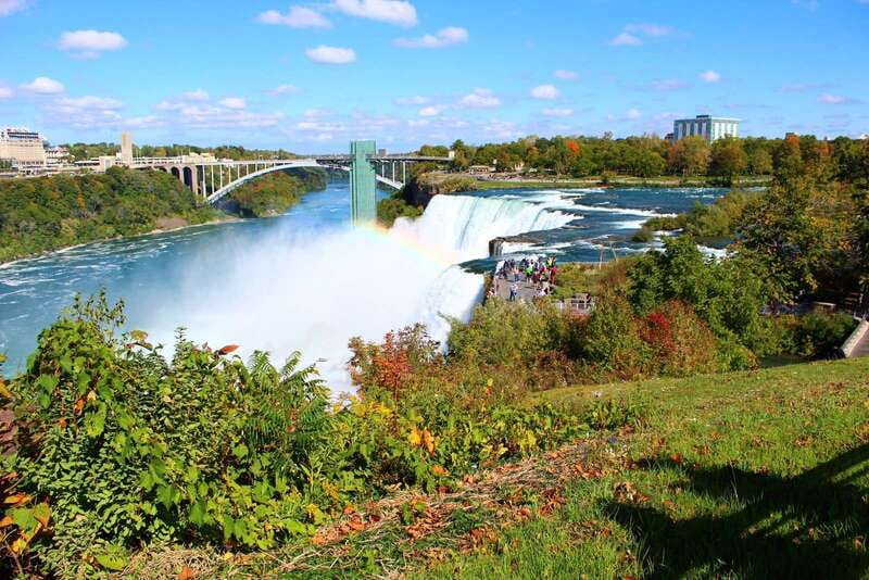 Niagara Falls: US & Canada Full-Day Tour & Lunch - Getting picked up and crossing from USA to Canada without drama