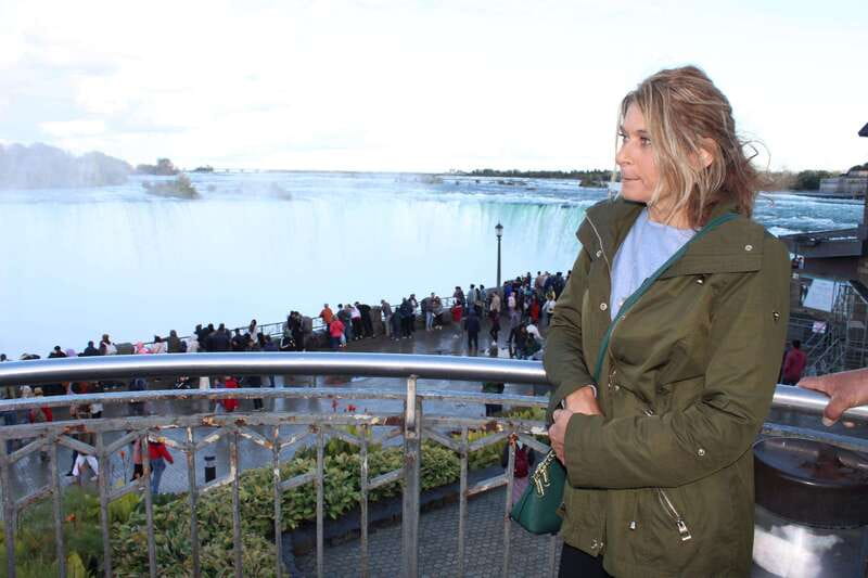 Niagara Falls: Winter Wonder Tour - Journey Behind the Falls: The 125-Foot Thunder Moment