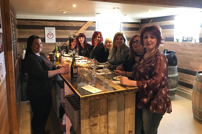 Niagara-On-The-Lake Guided Wine and Charcuterie Full-Day Tour - The pickup-to-Old-Town rhythm (and why timing works)