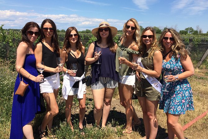 Niagara-on-the-Lake Small Group Wine Tour with Picnic Lunch - Niagara Wine Country in a 5.5-Hour Ride