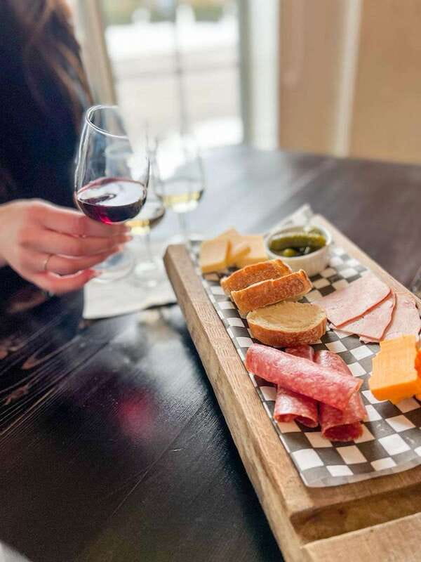 Niagara-on-the-Lake: Wine & Charcuterie Tour with Tastings - Konzelmann Estate Winery: Charcuterie Pairing and Photo-Stop Rhythm