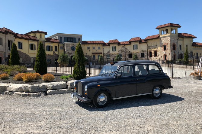 Niagara-on-the-Lake Wine Tour with Lunch -Private Tour in Classic English Cab - Stop 2: Konzelmann Estate Winery and a Vineyard-First Setting
