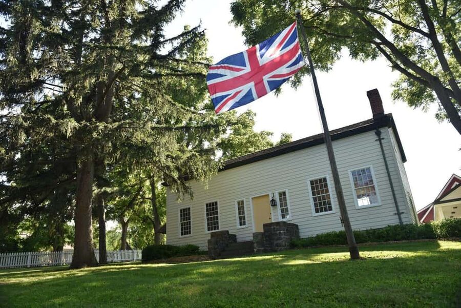 Niagara: Ultimate Day Tour including Niagara-on-the-Lake - Table Rock: where you trade motion for misty views