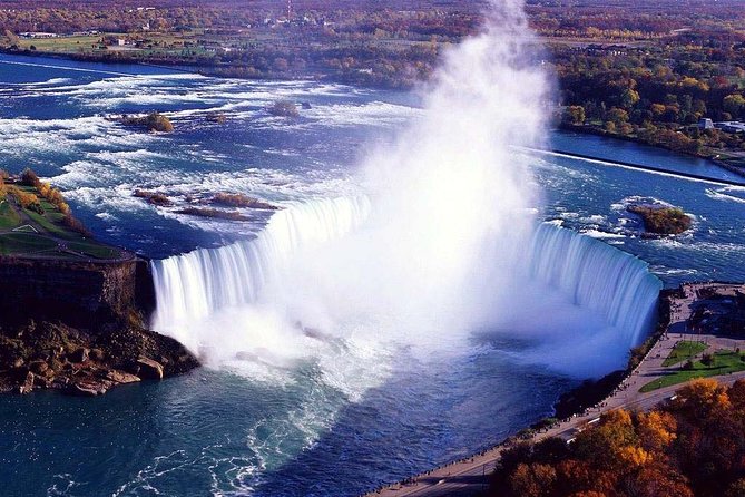 One hour Aerial Tour of Toronto and Niagara Falls with iflyTOTO - The champagne toast and refreshments: small detail, big mood