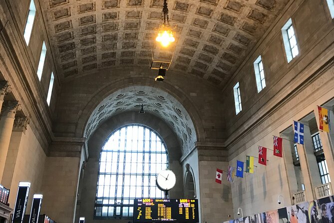PATH - A Walking Tour of Toronto's Underground City - Stop 1: Toronto Union Station and the Old-New Connection