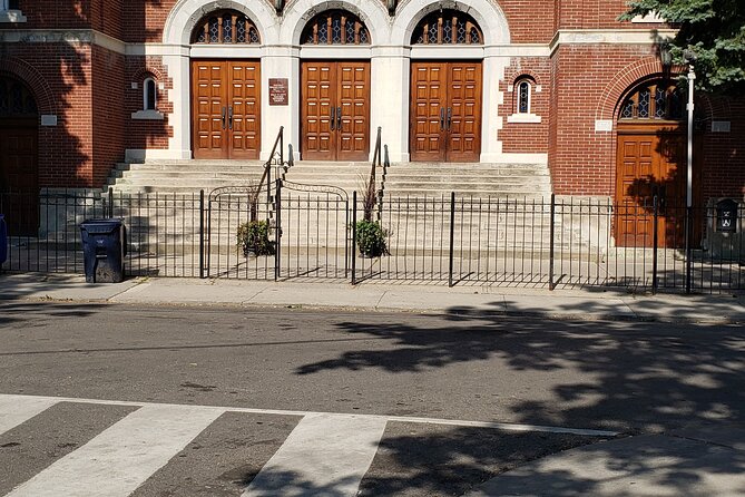 Private Jewish Walking Tours in Toronto - 186 Beverley St and the non-Jewish school context next door