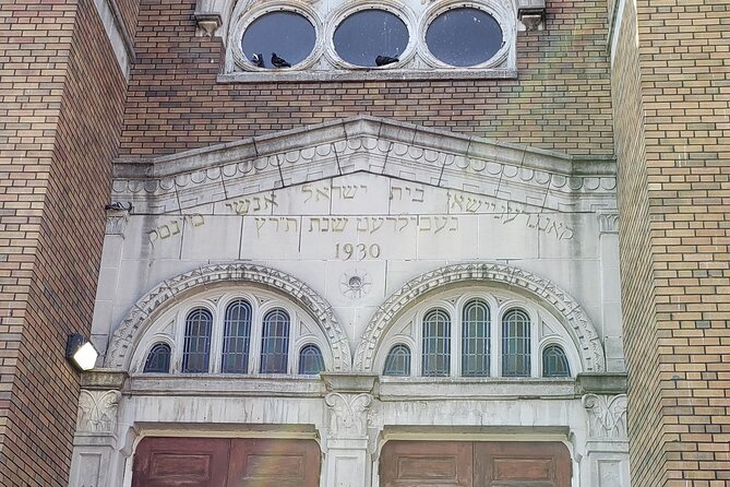 Private Jewish Walking Tours in Toronto - Cecil Street: the institutional hub with politics, schools, and entertainment
